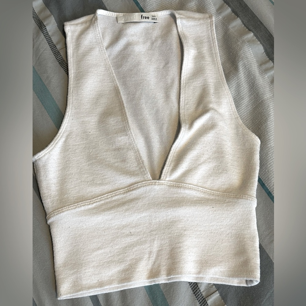 Wilfred Free low cut crop top
